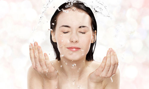 Cách làm sạch bụi bẩn trên mặt nhanh chóng