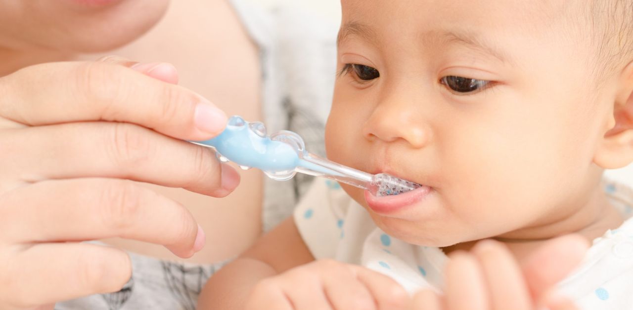 Cách vệ sinh răng miệng cho bé 1 tuổi đúng chuẩn khoa học ba mẹ nên biết