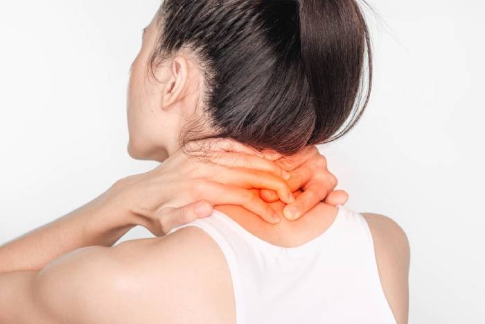 Mẹo dân gian chữa đau cổ vai gáy mọi người cần biết