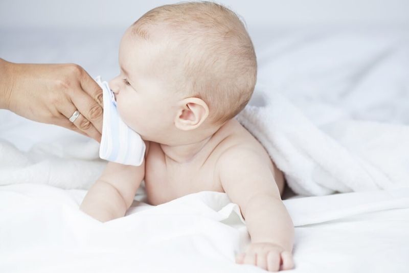 Sử dụng khăn ướt cho trẻ sơ sinh: an toàn hay không?