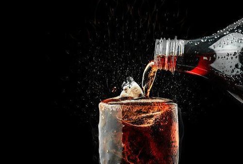 Uống nước ngọt có gaz có tác hại gì?