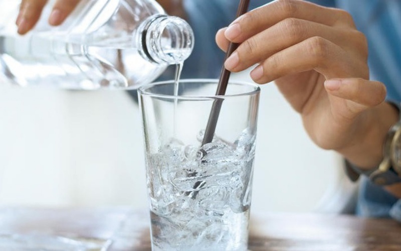 Trời nắng nóng nên ăn uống thế nào để thận khỏe, tránh quá tải?